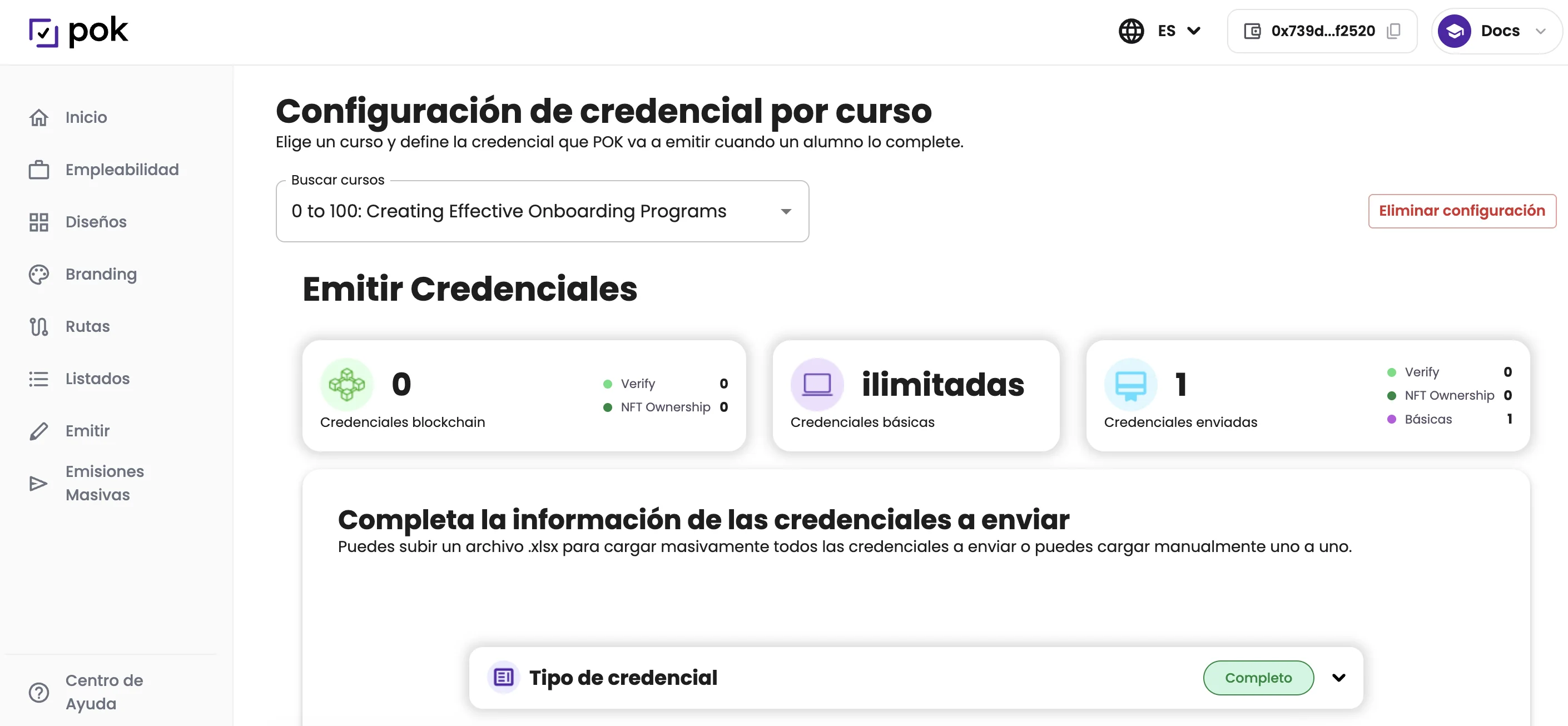 Página de configuración de credencial por curso en POK con el selector de curso y el formulario de la credencial